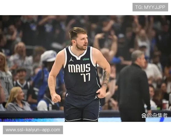 东契奇背身控球冷静,独行侠顺势拉开比分